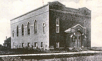 First United Church, située au 1491 boulevard Laird, en 1930. L’Église s’est ensuite fait construire, en 1951, un nouvel édifice au 1800 boulevard Graham et a changé de nom pour Mount Royal United Church. Les fidèles de la Presbyterian Church ont utilisé l’ancienne église de la First United Church de 1951 à 1957, année de sa démolition.