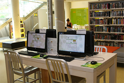 Durant les années 80, elle était l’une des premières bibliothèques municipales à disposer d’ordinateurs à l’usage des abonnés. Aujourd’hui, avec son réseau sans-fil, ses 13 postes informatiques, ses bases de données en ligne, ainsi que ses cliniques sans rendez-vous de dépannage informatique les mardis et jeudis soirs, Reginald-J.-P.-Dawson est plus branchée que jamais.
