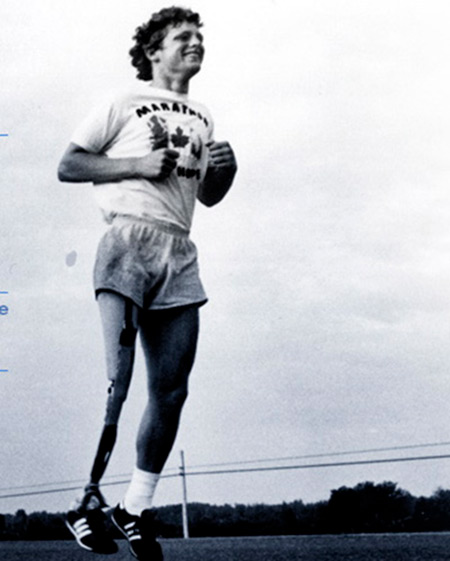 Terry Fox, plus jeune personne à être nommée Compagnon de l’Ordre du Canada – en plus d’être déclaré personne d’importance historique nationale par le gouvernement canadien et intronisé au Temple de la Renommée des sports du Canada –, inspire des millions de personnes aux quatre coins du monde, dont beaucoup participent chaque année à la Journée Terry Fox pour la recherche sur le cancer. PHOTO ARCHIVES